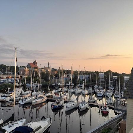 Ferienwohnung Marina Am Ryck Грайфсвалд Екстериор снимка