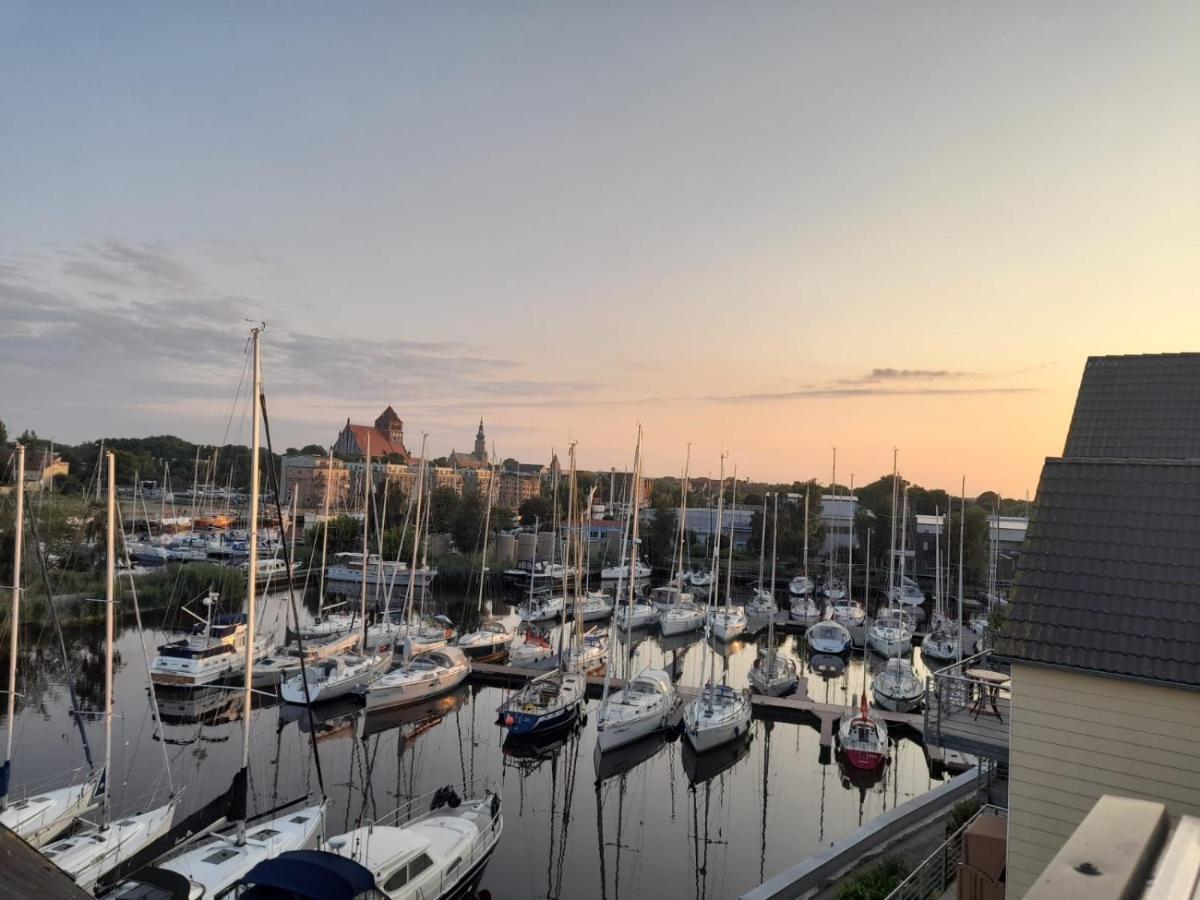 Ferienwohnung Marina Am Ryck Грайфсвалд Екстериор снимка